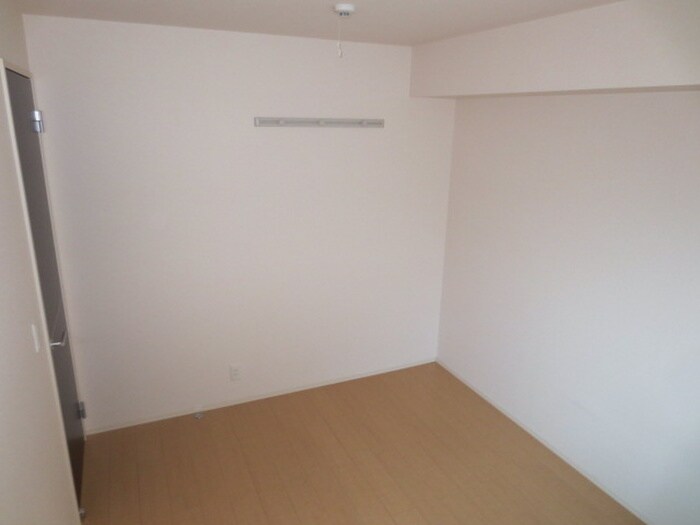 居室 ファミ－ルコ－ト名谷