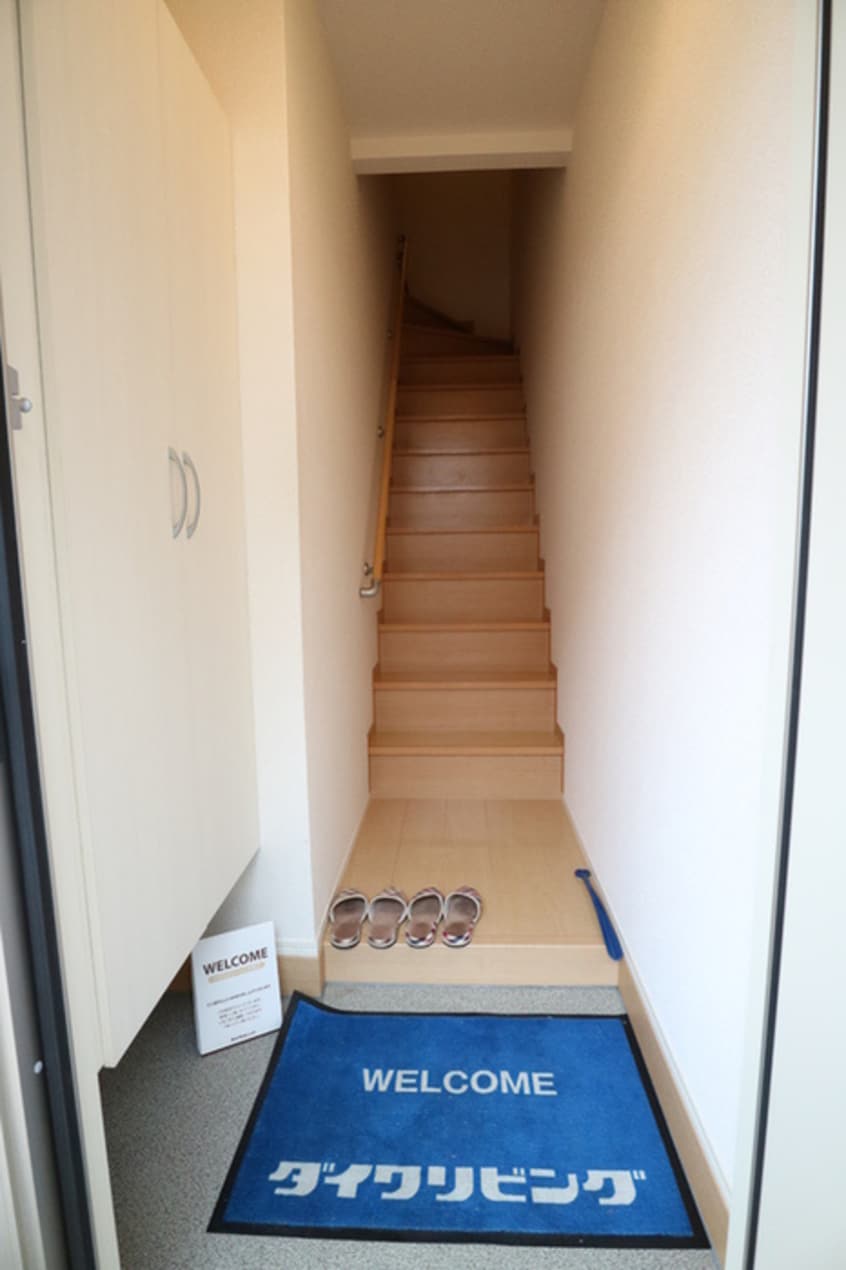 玄関 ファミ－ルコ－ト名谷