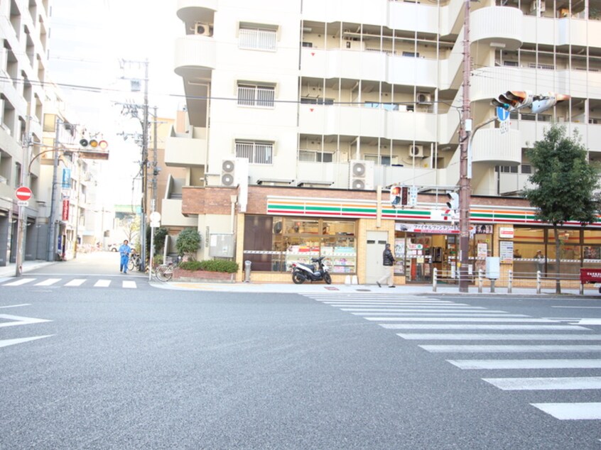 セブンイレブン(コンビニ)まで129m リノチェロンテ靭公園