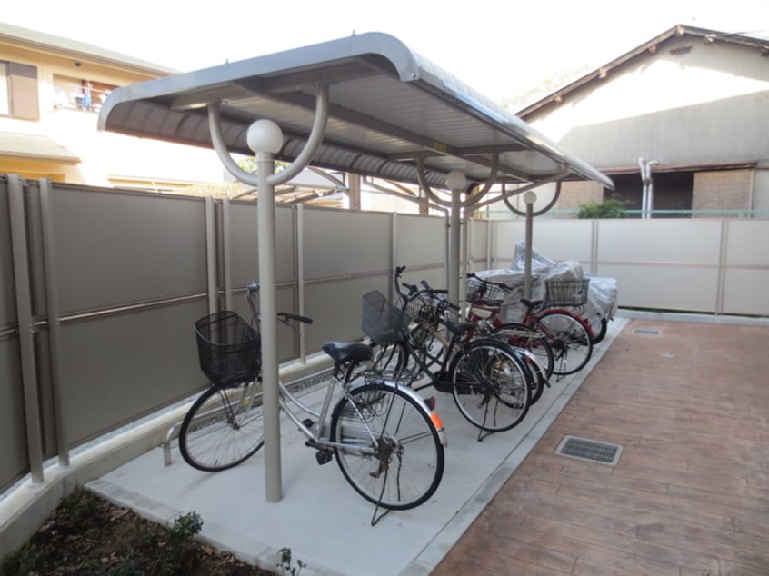 駐輪場 サニ－フラット春日丘