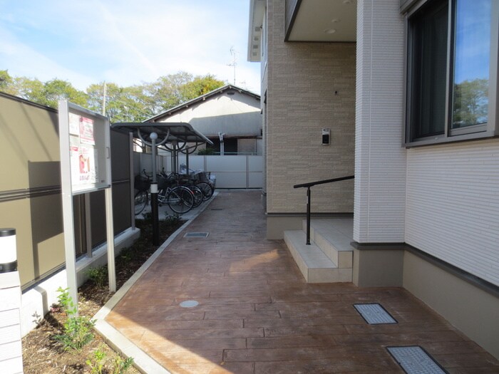 エントランス部分 サニ－フラット春日丘