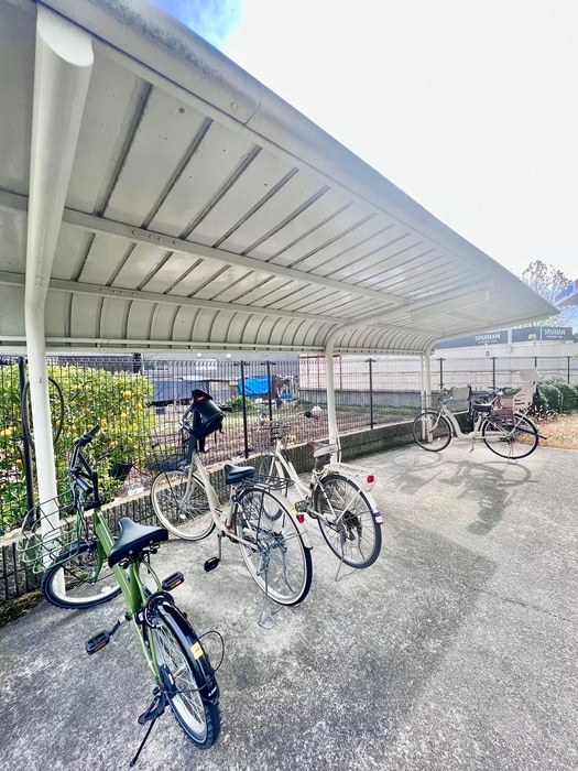 駐輪場 ビューラーフジキ