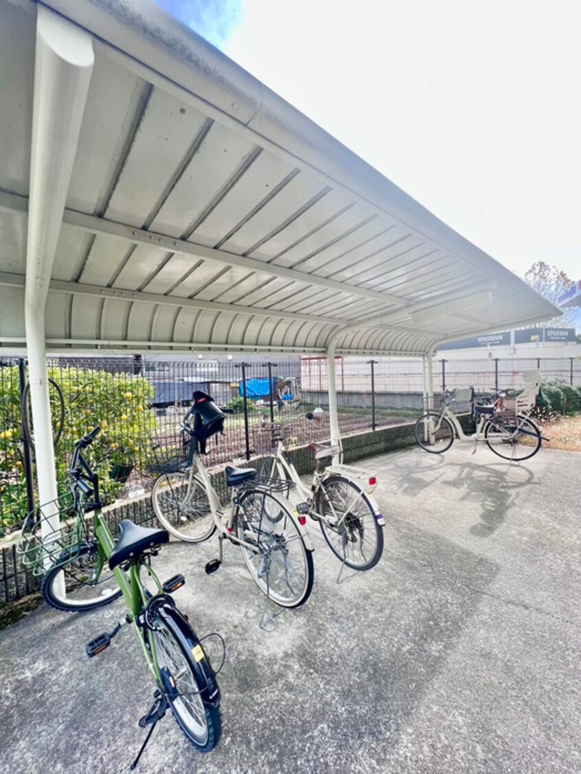 駐輪場 ビューラーフジキ