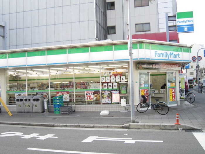 ファミリーマート(コンビニ)まで400m viLLKei（ヴィラケイ）