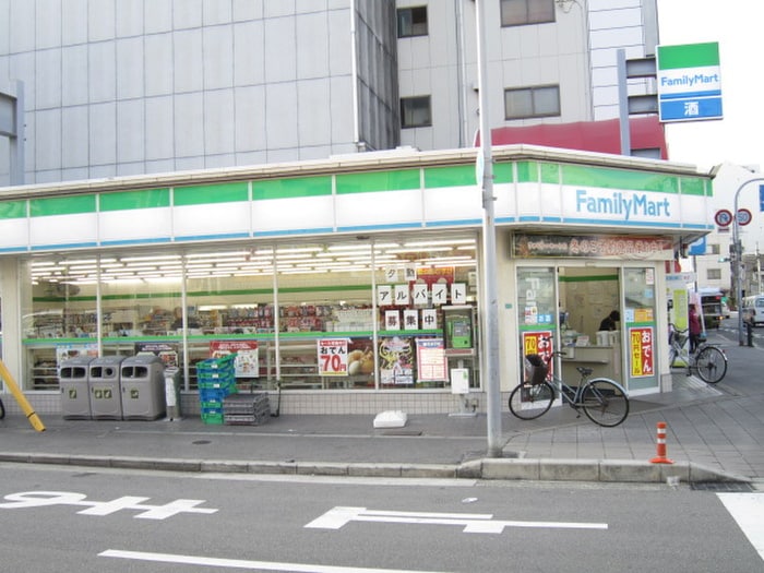 ファミリーマート(コンビニ)まで400m viLLKei（ヴィラケイ）