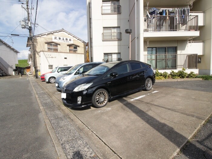 駐車場 ハイツリバーサイド