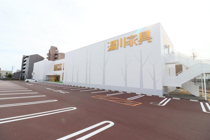 湯川家具箕面店(電気量販店/ホームセンター)まで702m シプレス