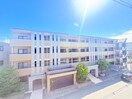 室内からの展望 ラヴェ－ル東洋
