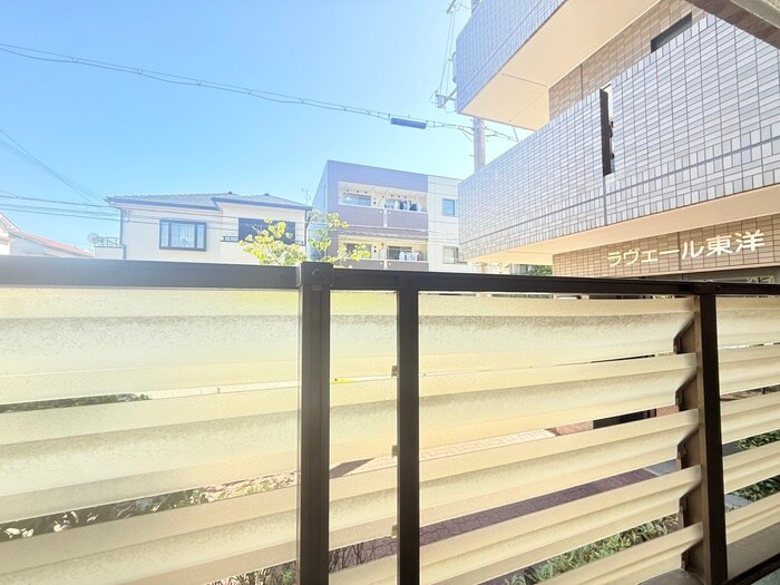 室内からの展望 ラヴェ－ル東洋