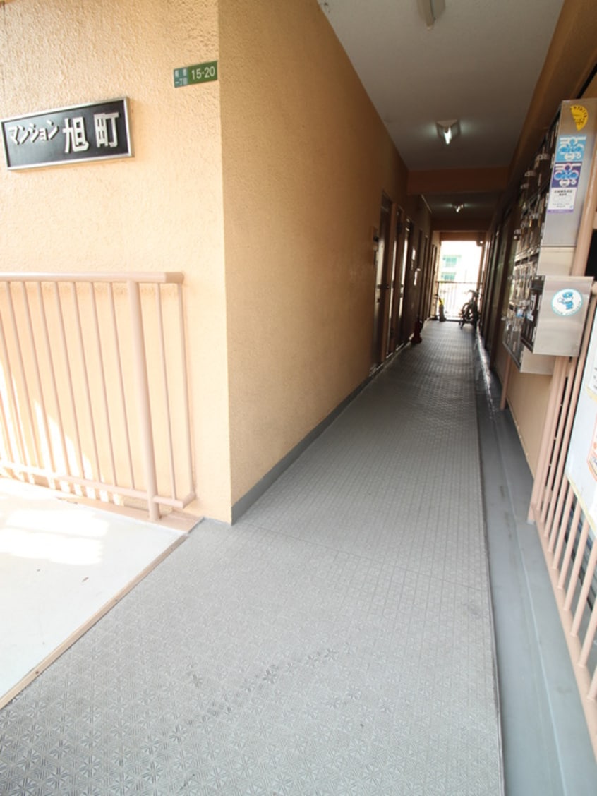 エントランス部分 マンション旭町