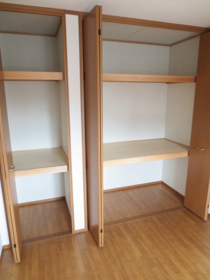 収納 メゾンメルベ－ユ