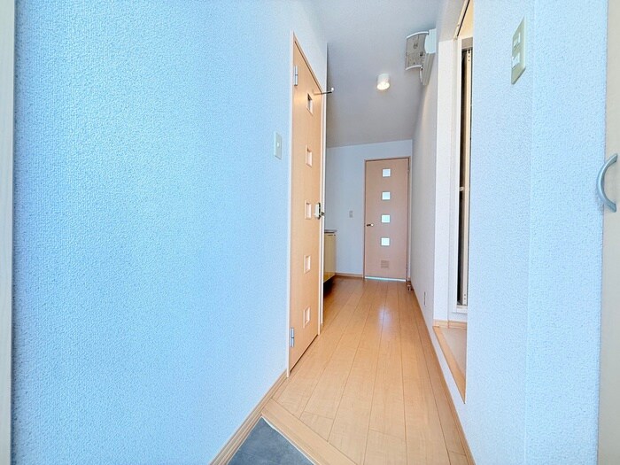 廊下 アップヒル・リナ