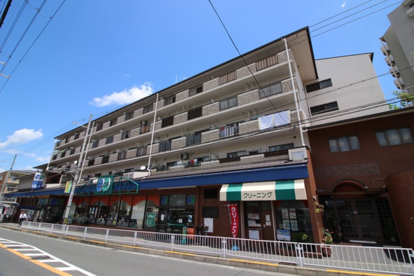 コープ(スーパー)まで140m ベルヴュー五月ヶ丘