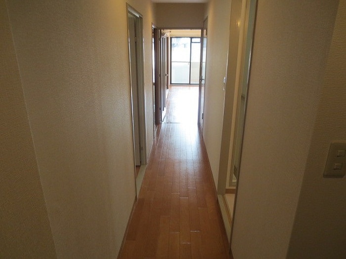 廊下 グランディ－ル湊川