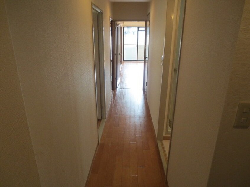 廊下 グランディ－ル湊川