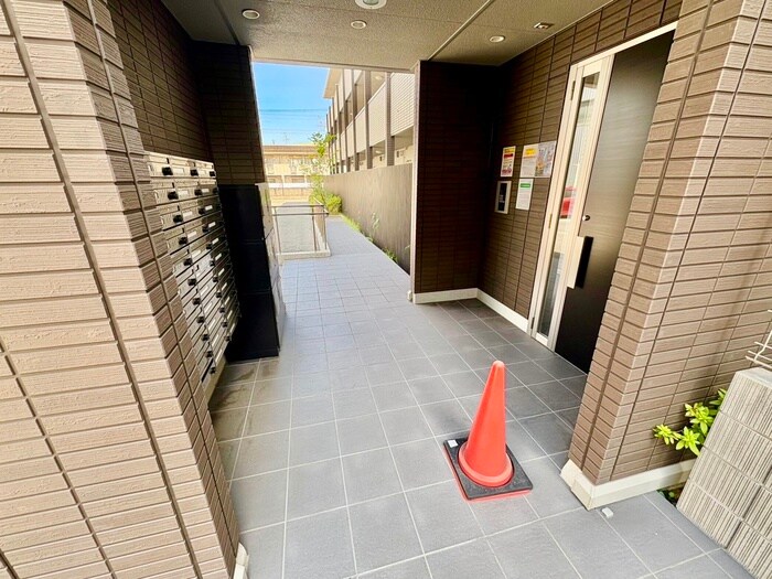 エントランス部分 コンテネレッツァ枚方Ⅱ