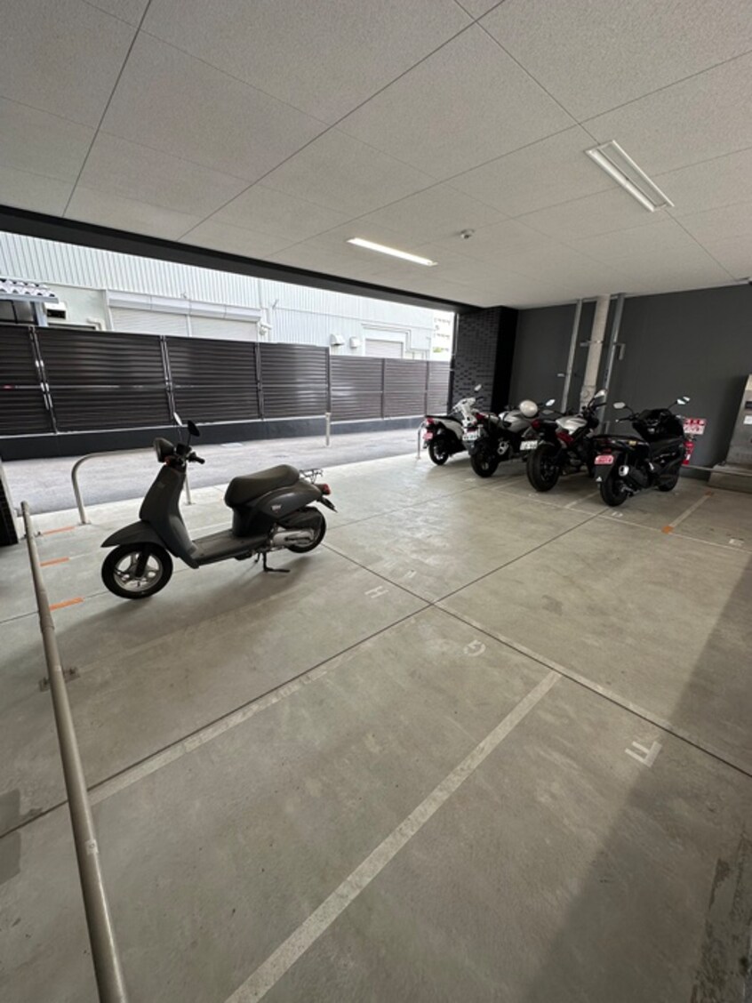バイク置き場 ﾌﾟﾚｻﾝｽ森ノ宮THEｹﾞｰﾄ(806)