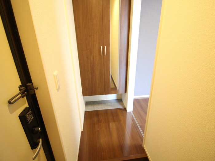 廊下 SEJOUR OTTS TROIS