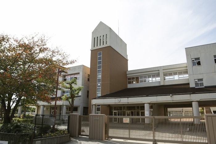 宝塚市立山手台中学校(小学校)まで1830m ハイム山本