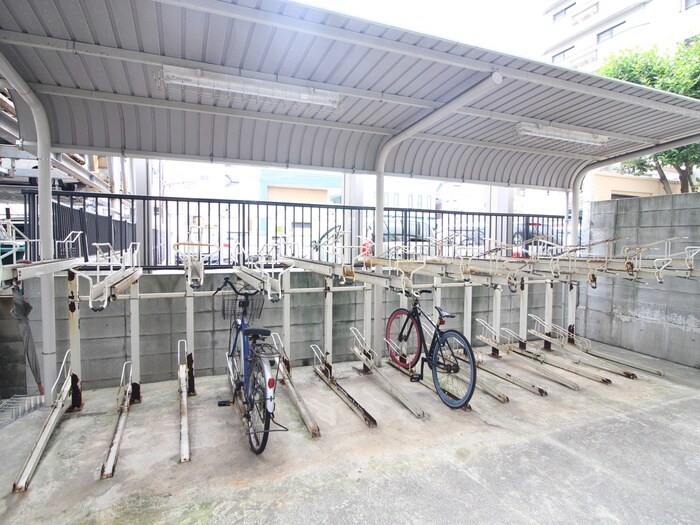 駐輪場 ベルシモンズ大阪港