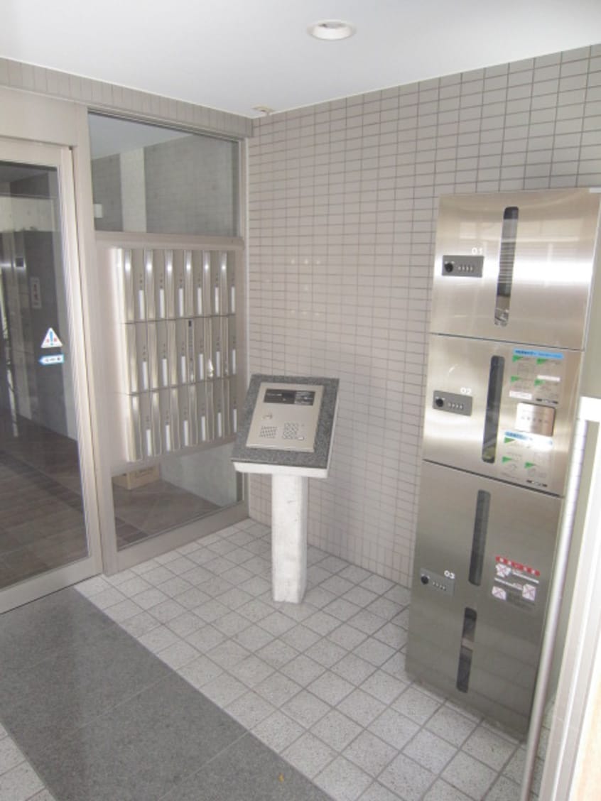 エントランス部分 ヴィラ・パラディス百万遍