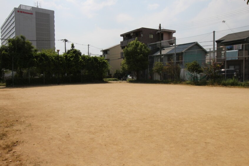 グランド(公園)まで30m 末廣パ－クハイツ