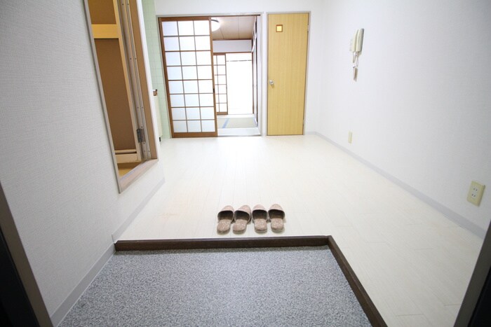玄関 ロイヤル今川