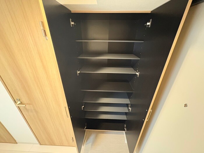 靴箱 ﾌｧｰｽﾄﾌｨｵｰﾚ北大阪ﾘｱﾝ　(203)