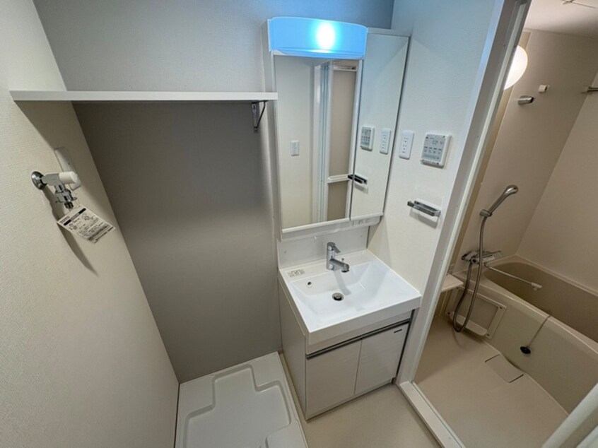 洗面 ﾌｧｰｽﾄﾌｨｵｰﾚ北大阪ﾘｱﾝ　(204)