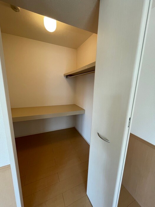 収納 シャンゼトワ－ル藤が尾Ｃ棟