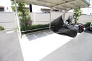 バイク置き場 Loyal f Maison