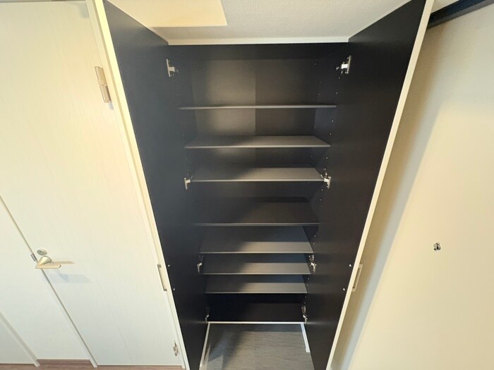 靴箱 ﾌｧｰｽﾄﾌｨｵｰﾚ北大阪ﾘｱﾝ　(303)