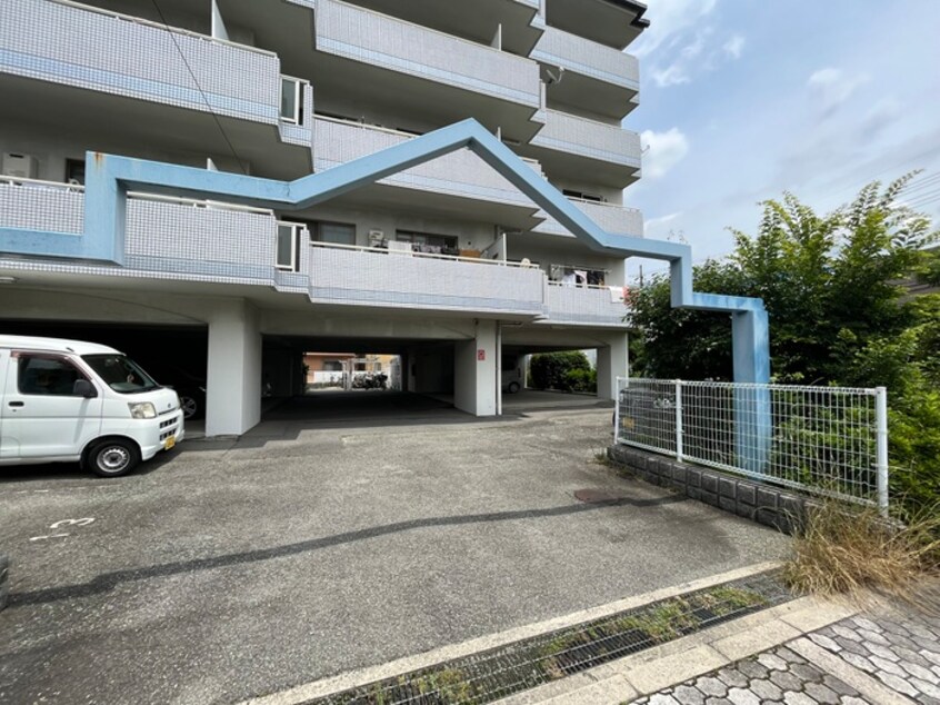 駐車場 サンクリスタルハウス