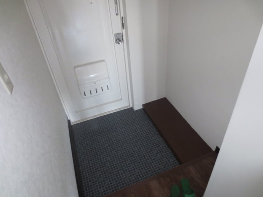 玄関 マイコ－ポ土山