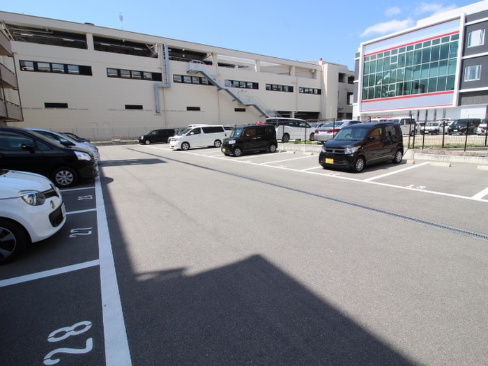 駐車場 アネックス川西