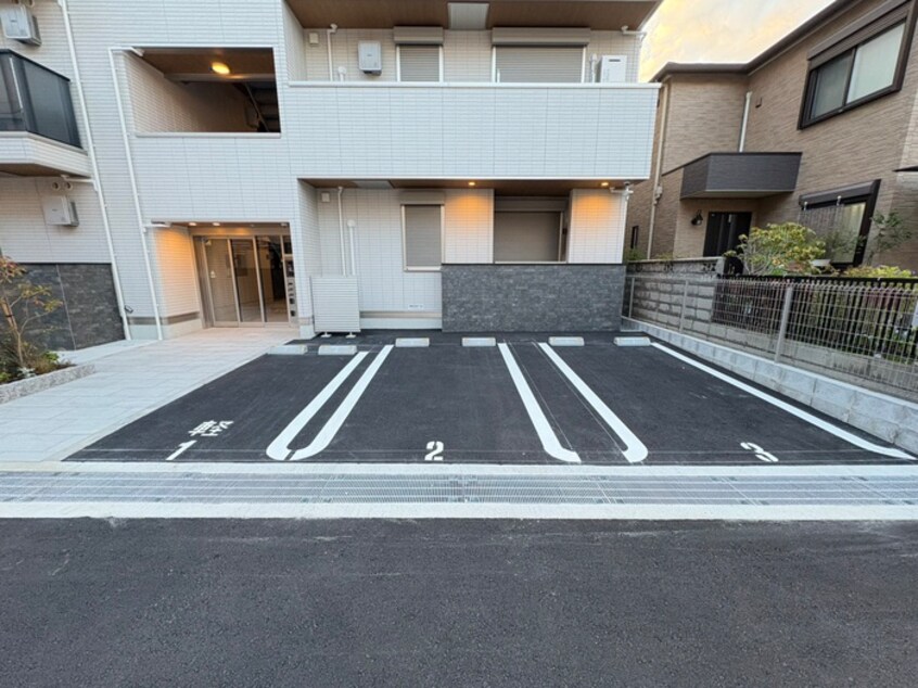 駐車場 D-ROOM東花園