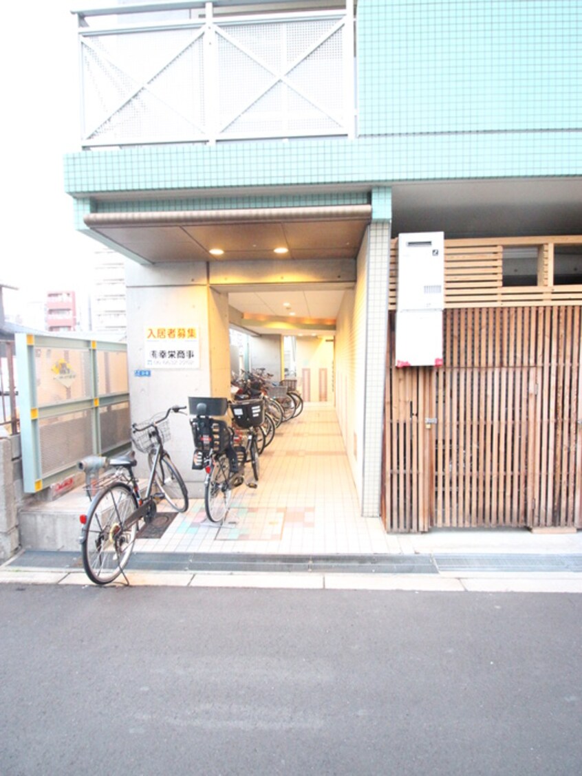 エントランス部分 ロワ－メゾン岸ノ里