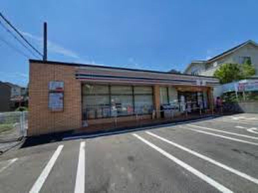 セブンイレブン(コンビニ)まで82m コアロード千里