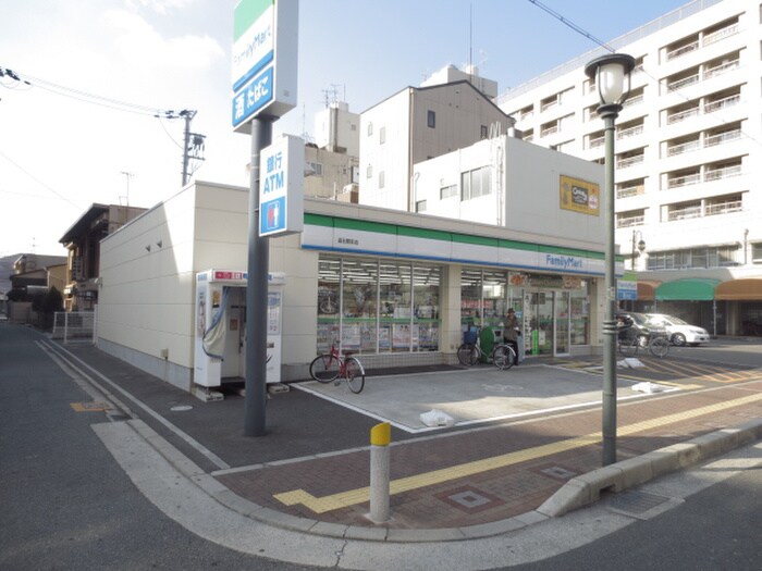 ファミリーマート高石駅前店(コンビニ)まで750m フジパレス高石千代田Ⅱ番館