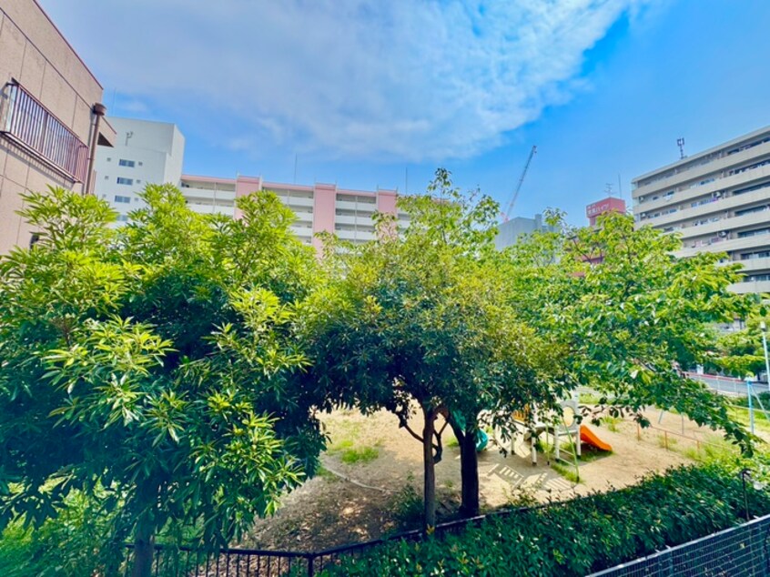 室内からの展望 メルクリオ－ル難波