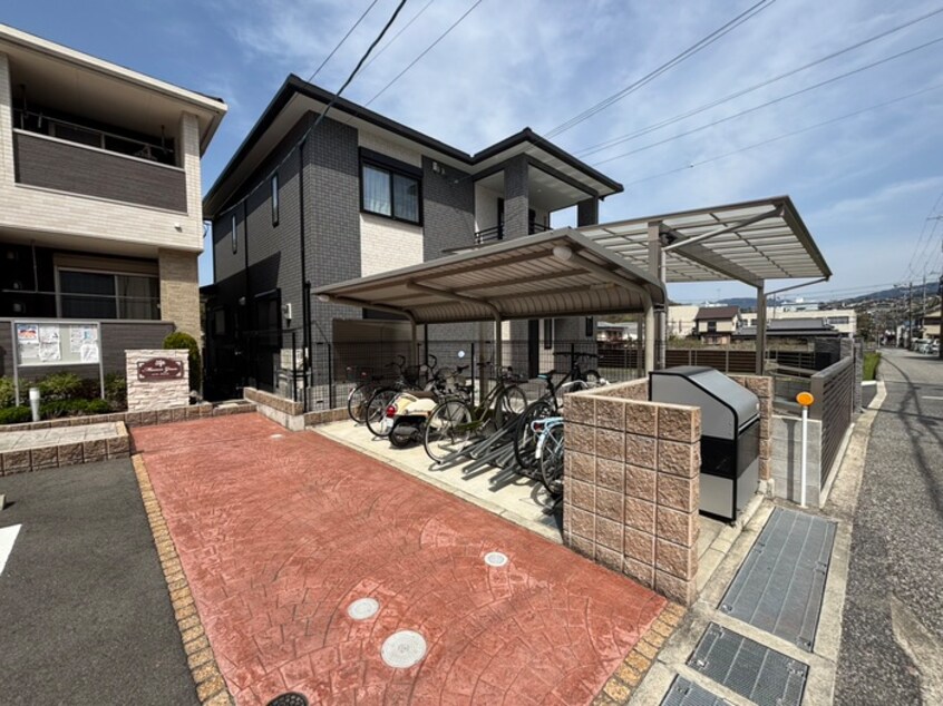 駐輪場 メゾングレイス