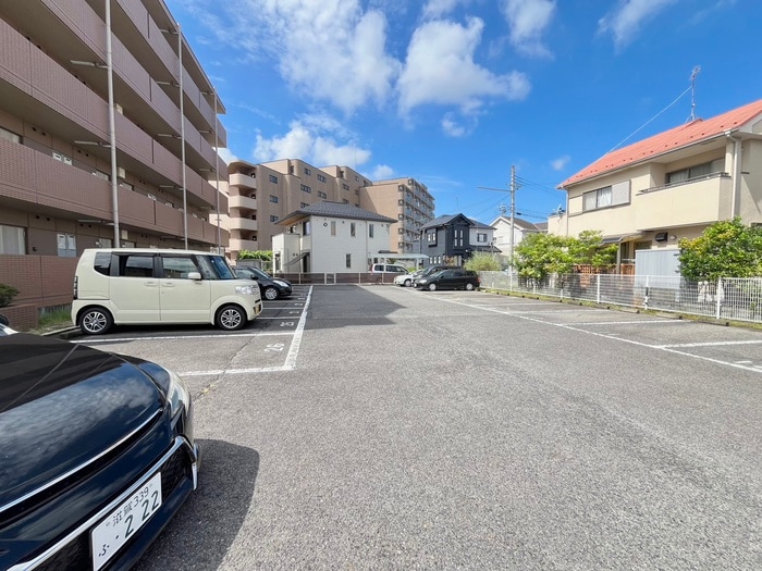 駐車場 メゾンクレ－ル