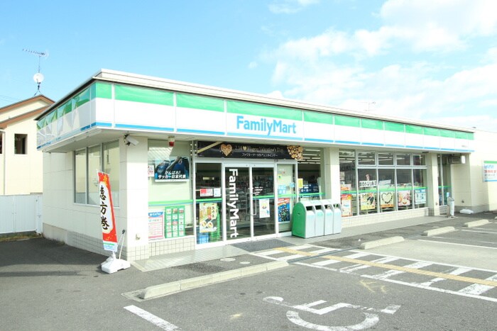 ファミリーマート八幡美濃山店(コンビニ)まで816m ヴァローレ枚方