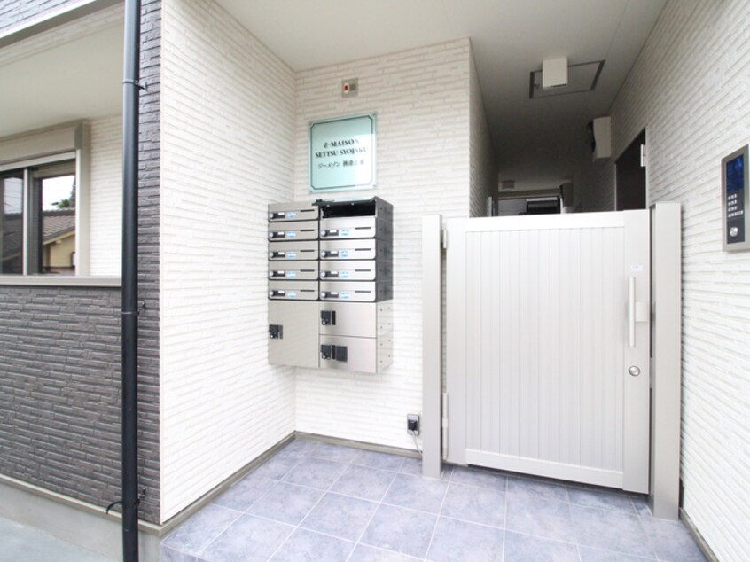 エントランス部分 ジーメゾン摂津正雀