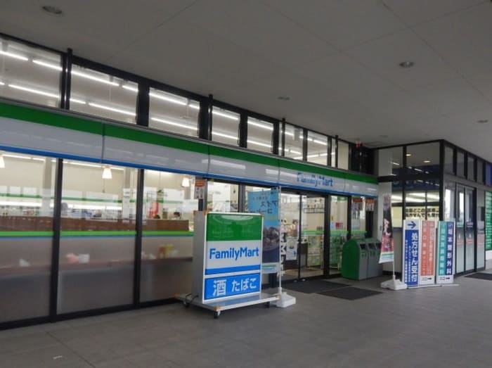 ファミリーマート　JR久宝寺駅北店(コンビニ)まで300m ＡＹＭＳ
