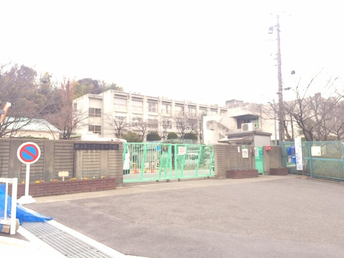 さだ東小学校(小学校)まで249m ビオ－ラ翠香園