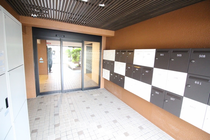 エントランス部分 ラテラス服部