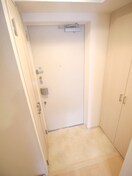 玄関 ｴｽﾃﾑｺｰﾄ新大阪Ⅷﾚｳﾞｫﾘｽ(206)