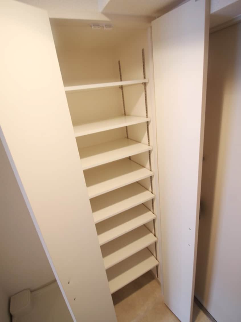 靴箱 ｴｽﾃﾑｺｰﾄ新大阪Ⅷﾚｳﾞｫﾘｽ(206)