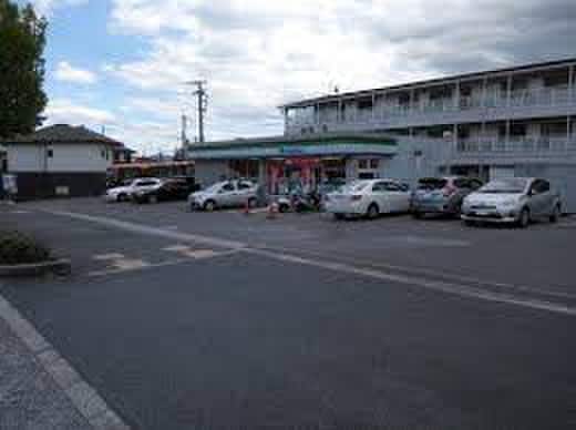 ファミリーマート高槻岡本町店(コンビニ)まで210m ファミール３号館